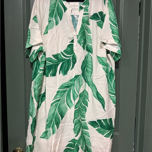 H&M Dresses & Skirts - H&M Tropical Green Leaf Print Top